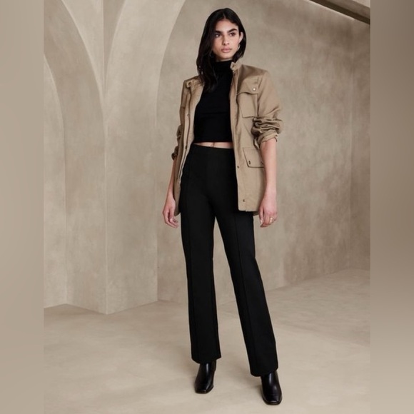NWT! Banana Republic Black Crop Flare Everywhere Ponte Pant - Multiple🤎 - Picture 1 of 12